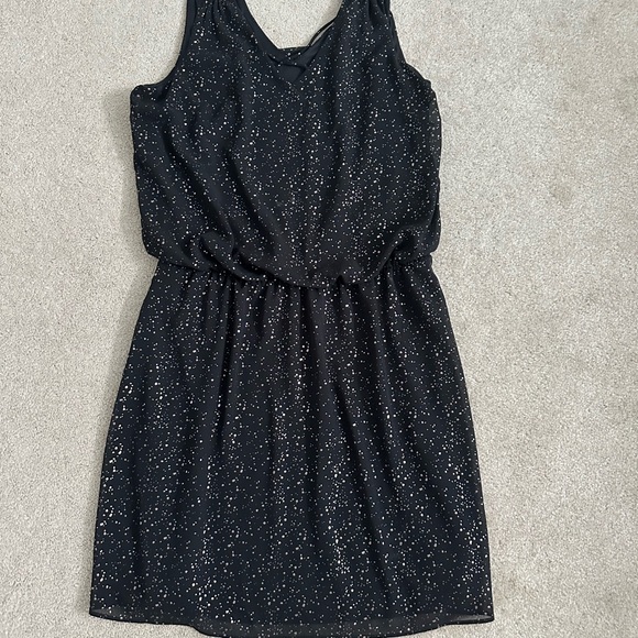 Gold accent dress - Picture 1 of 4